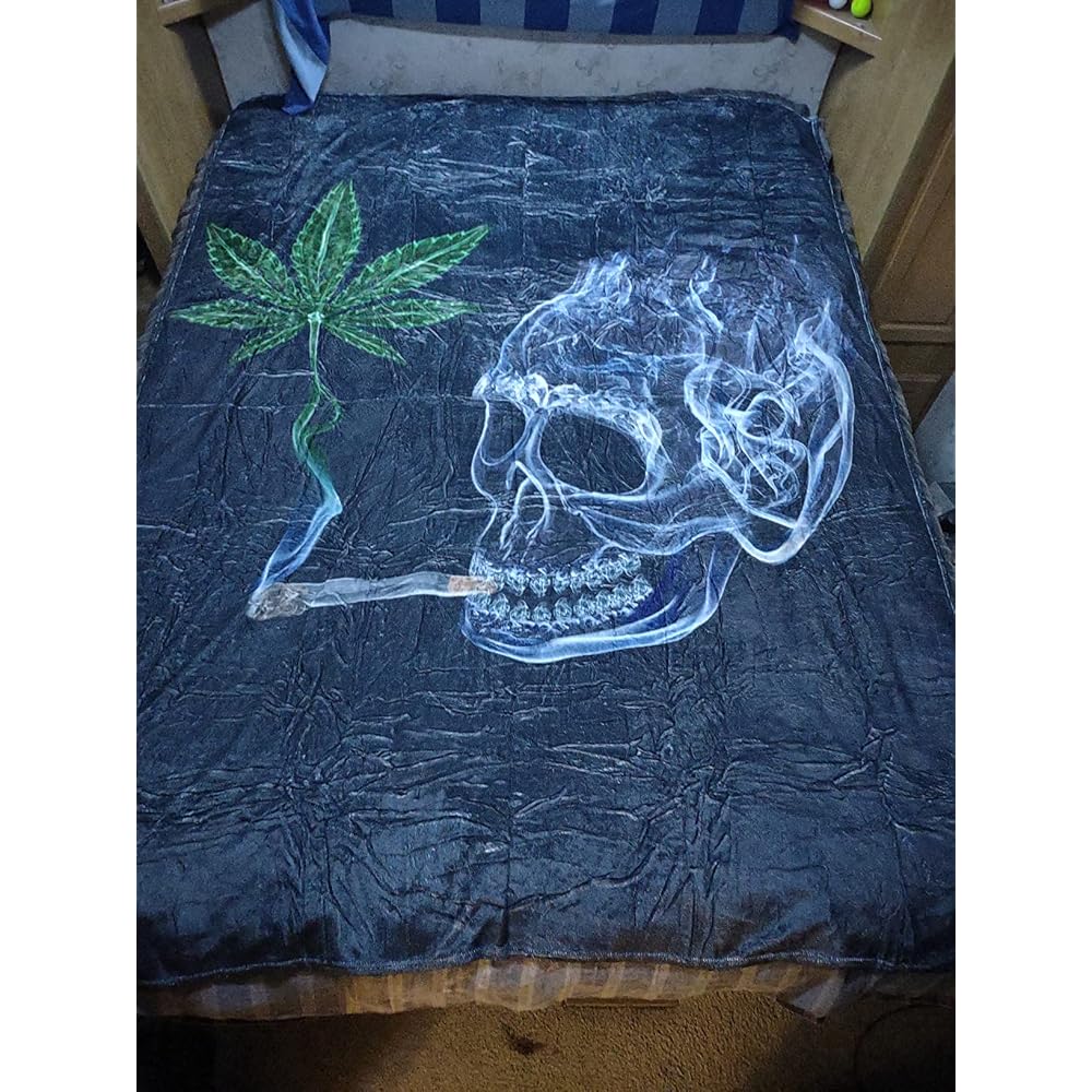 Marijuana Pot Leaf Weed Skull Smoking Fleece Blanket Throw Lightweight Blanket Super Soft Cozy Bed Warm Blanket for Living Room/Bedroom All Season (Color1, 60" × 50")