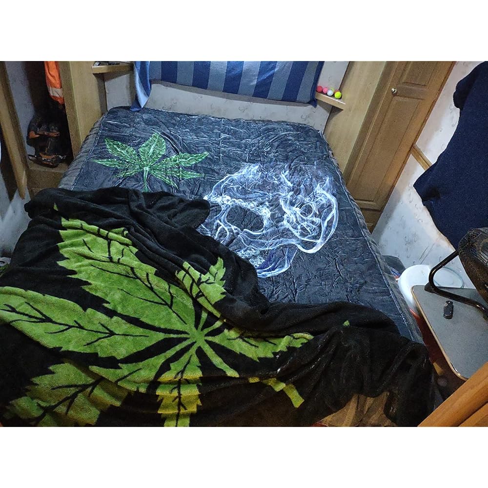 Marijuana Pot Leaf Weed Skull Smoking Fleece Blanket Throw Lightweight Blanket Super Soft Cozy Bed Warm Blanket for Living Room/Bedroom All Season (Color1, 60" × 50")